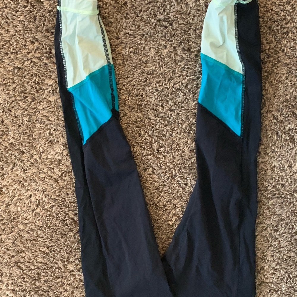 Lululemon trail bound tight size 6, side pockets